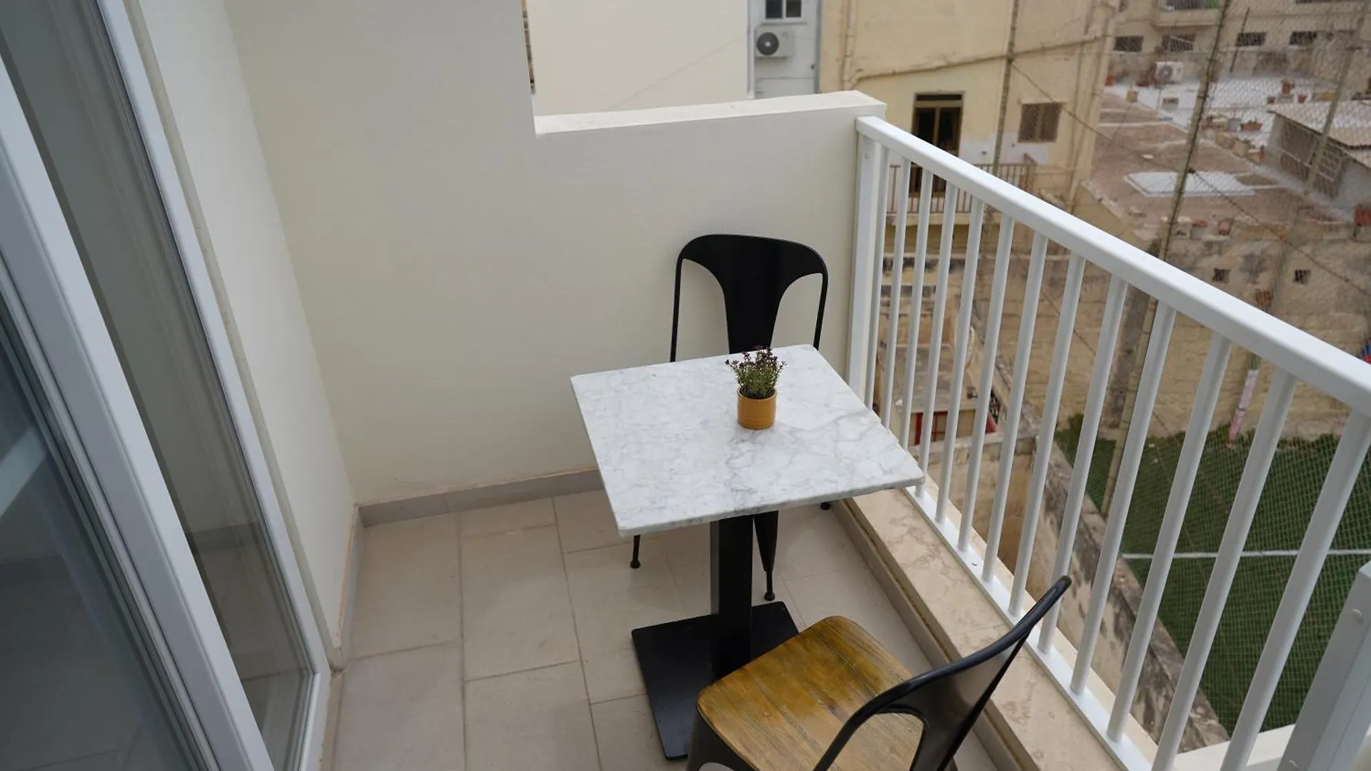 Affordable Central Malta Summer Retreat 0*, 모스타