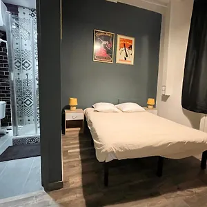 Le Globe Hostel Paryż